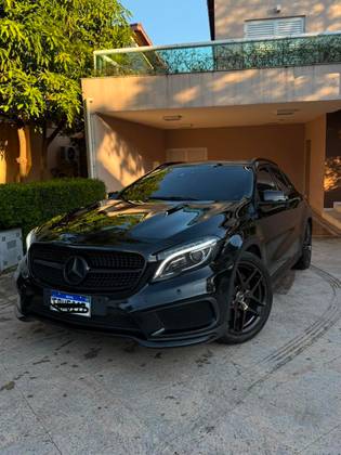 MERCEDES-BENZ GLA 45 AMG 2.0 16V TURBO GASOLINA 4P AUTOMÁTICO MERCEDES-BENZ GLA 45 AMG 2.0 16V TURBO GASOLINA 4P AUTOMÁTICO